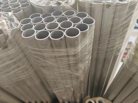 Młyn wykończony dekoracyjną okrągłą rurą aluminiową wiszącą sufitową kwadratową rurą aluminiową
